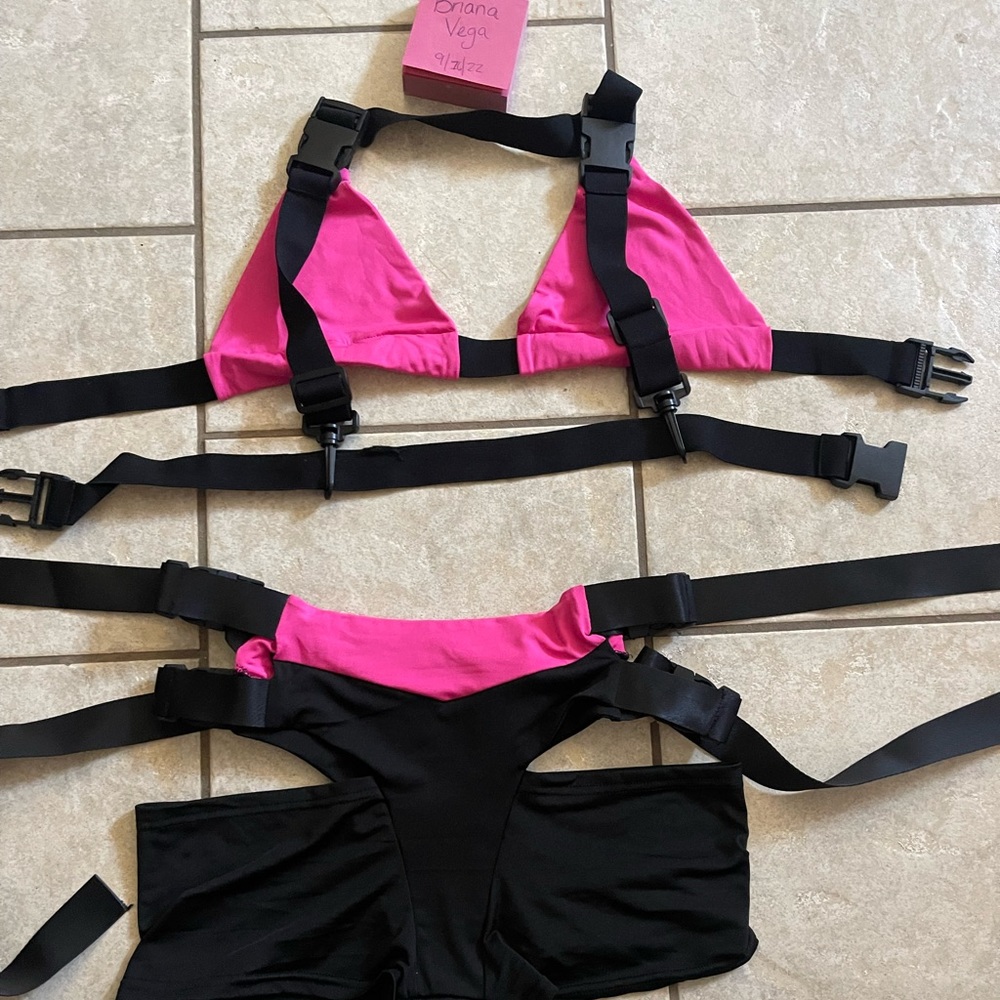 Pink and black bucket set